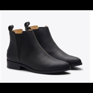 Everyday Chelsea Commuter Boot in Black - EUC size 8